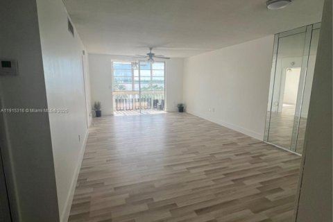 Купить кондоминиум в Майами, Флорида 2 спальни, 107.77м2, № 1971423 - фото 4