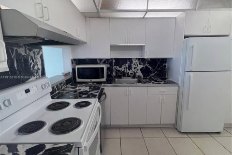 Купить кондоминиум в Майами, Флорида 2 спальни, 107.77м2, № 1971423 - фото 3