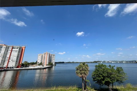 Купить кондоминиум в Майами, Флорида 2 спальни, 107.77м2, № 1971423 - фото 11