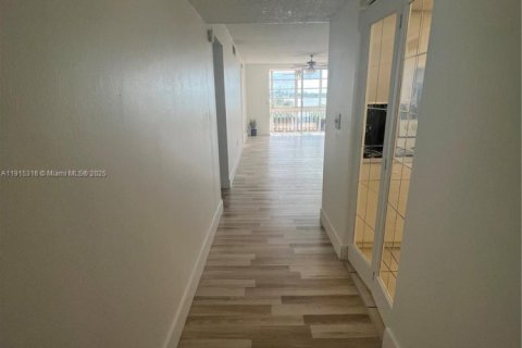 Купить кондоминиум в Майами, Флорида 2 спальни, 107.77м2, № 1971423 - фото 2