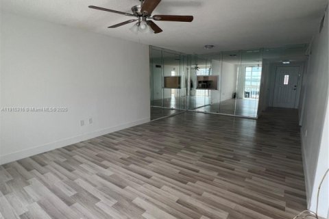 Купить кондоминиум в Майами, Флорида 2 спальни, 107.77м2, № 1971423 - фото 6