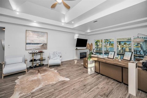 House in Redington Beach, Florida 3 bedrooms, 194.91 sq.m. № 2203370 - photo 8