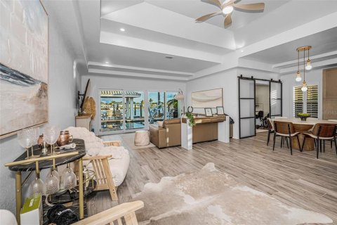 House in Redington Beach, Florida 3 bedrooms, 194.91 sq.m. № 2203370 - photo 21