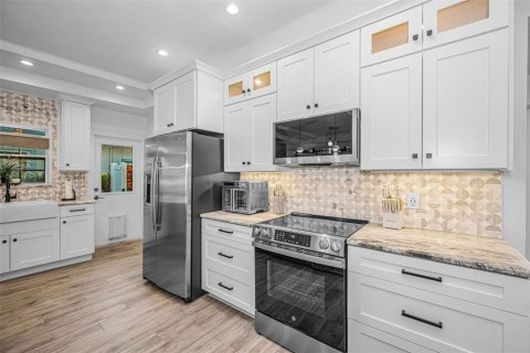 House in Redington Beach, Florida 3 bedrooms, 194.91 sq.m. № 2203370 - photo 23