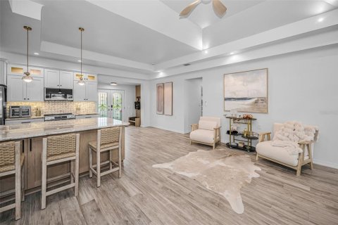 House in Redington Beach, Florida 3 bedrooms, 194.91 sq.m. № 2203370 - photo 7