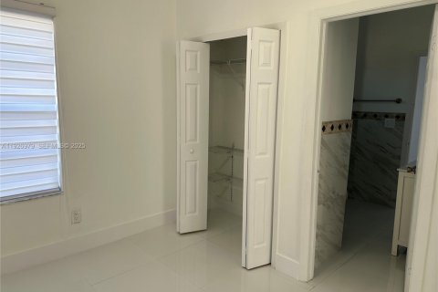 Villa ou maison à louer à Miami, Floride: 2 chambres, 167.97 m2 № 1986173 - photo 8