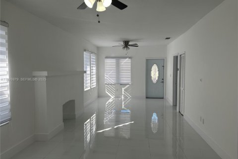 Villa ou maison à louer à Miami, Floride: 2 chambres, 167.97 m2 № 1986173 - photo 6