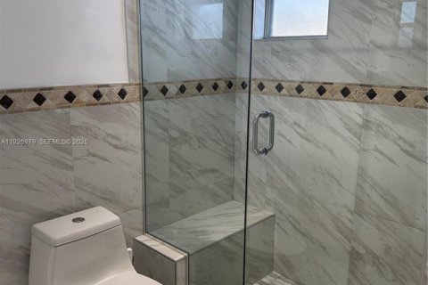 Villa ou maison à louer à Miami, Floride: 2 chambres, 167.97 m2 № 1986173 - photo 10