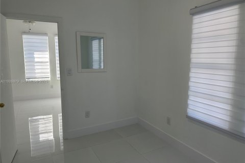 Villa ou maison à louer à Miami, Floride: 2 chambres, 167.97 m2 № 1986173 - photo 9