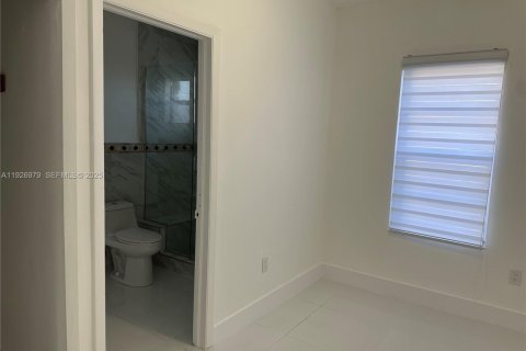 Villa ou maison à louer à Miami, Floride: 2 chambres, 167.97 m2 № 1986173 - photo 12