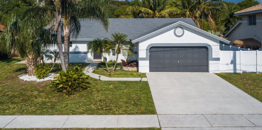House in Boca Raton, Florida 3 bedrooms, 130.16 sq.m. № 1189715