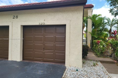 Townhouse in Greenacres, Florida 3 bedrooms, 144.74 sq.m. № 1731692 - photo 2