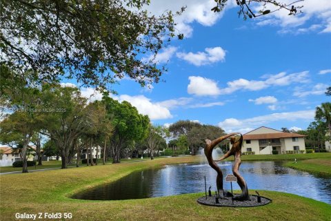 Townhouse in Greenacres, Florida 3 bedrooms, 144.74 sq.m. № 1731692 - photo 23