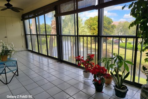 Townhouse in Greenacres, Florida 3 bedrooms, 144.74 sq.m. № 1731692 - photo 10