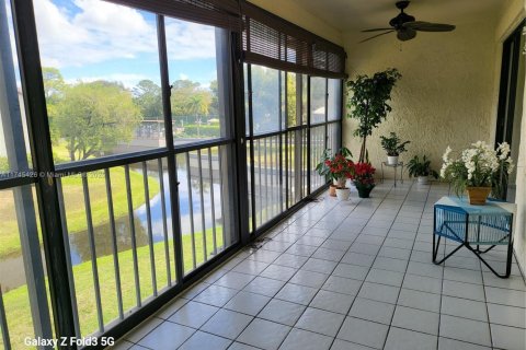 Townhouse in Greenacres, Florida 3 bedrooms, 144.74 sq.m. № 1731692 - photo 12