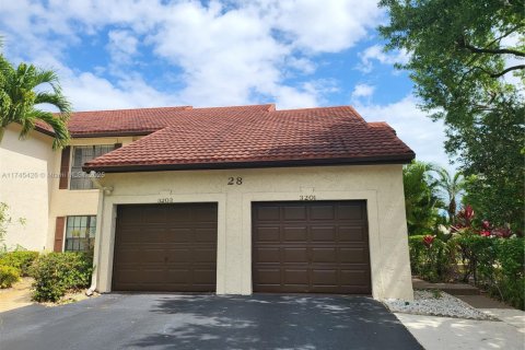 Townhouse in Greenacres, Florida 3 bedrooms, 144.74 sq.m. № 1731692 - photo 1