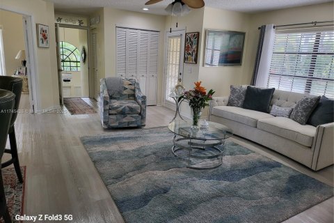 Townhouse in Greenacres, Florida 3 bedrooms, 144.74 sq.m. № 1731692 - photo 4