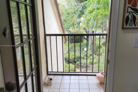 Townhouse in Greenacres, Florida 3 bedrooms, 144.74 sq.m. № 1731692 - photo 6