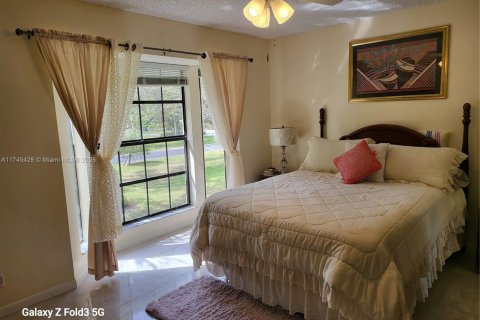 Townhouse in Greenacres, Florida 3 bedrooms, 144.74 sq.m. № 1731692 - photo 19