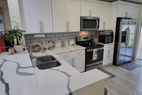 Townhouse in Greenacres, Florida 3 bedrooms, 144.74 sq.m. № 1731692 - photo 16
