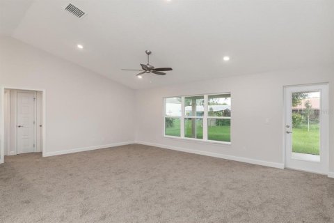 House in Palm Coast, Florida 3 bedrooms, 143.07 sq.m. № 2132628 - photo 7