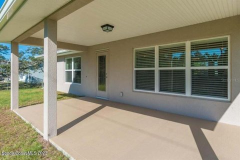 House in Palm Coast, Florida 3 bedrooms, 143.07 sq.m. № 2132628 - photo 12