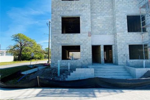 Adosado en venta en Tampa, Florida, 3 dormitorios, 167.78 m2 № 1720618 - foto 2