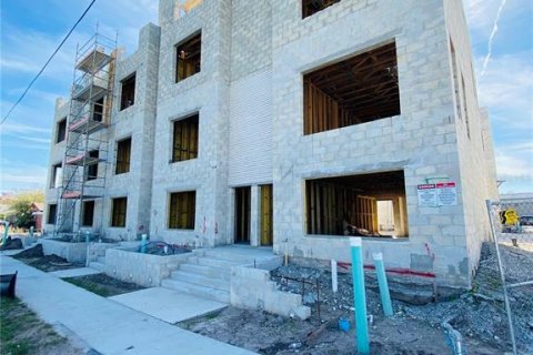 Adosado en venta en Tampa, Florida, 3 dormitorios, 167.78 m2 № 1720618 - foto 5
