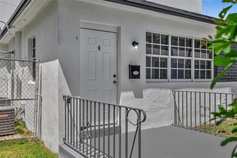 Propiedad comercial en venta en Miami Beach, Florida, 228.91 m2 № 1799501 - foto 3