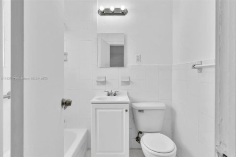 Propiedad comercial en venta en Miami Beach, Florida, 228.91 m2 № 1799501 - foto 17