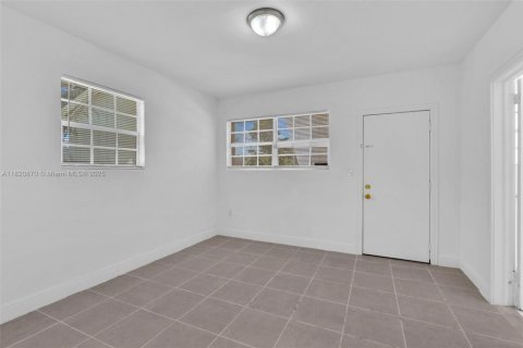 Propiedad comercial en venta en Miami Beach, Florida, 228.91 m2 № 1799501 - foto 14