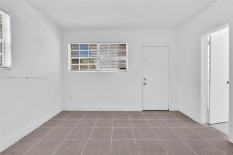 Propiedad comercial en venta en Miami Beach, Florida, 228.91 m2 № 1799501 - foto 15