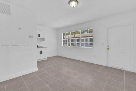 Propiedad comercial en venta en Miami Beach, Florida, 228.91 m2 № 1799501 - foto 10