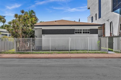 Propiedad comercial en venta en Miami Beach, Florida, 228.91 m2 № 1799501 - foto 28