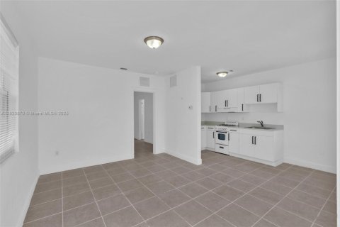 Propiedad comercial en venta en Miami Beach, Florida, 228.91 m2 № 1799501 - foto 6