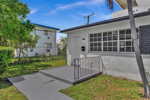 Propiedad comercial en venta en Miami Beach, Florida, 228.91 m2 № 1799501 - foto 2