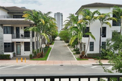 Condo à Doral, Floride, 2 chambres  № 2079880