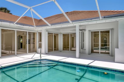 House in Jupiter, Florida 3 bedrooms, 250.84 sq.m. № 2243670 - photo 25