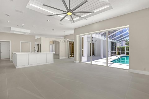 House in Jupiter, Florida 3 bedrooms, 250.84 sq.m. № 2243670 - photo 13