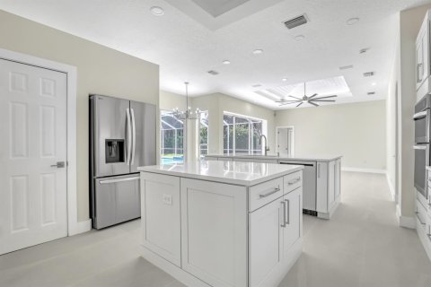 House in Jupiter, Florida 3 bedrooms, 250.84 sq.m. № 2243670 - photo 11