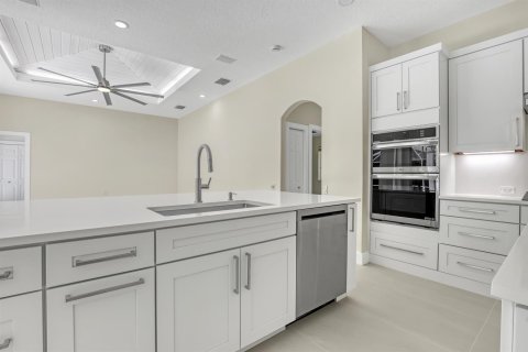 House in Jupiter, Florida 3 bedrooms, 250.84 sq.m. № 2243670 - photo 12