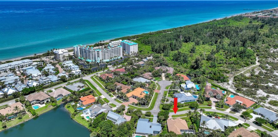 House in Jupiter, Florida 3 bedrooms, 250.84 sq.m. № 2243670
