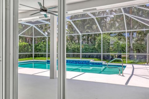House in Jupiter, Florida 3 bedrooms, 250.84 sq.m. № 2243670 - photo 23