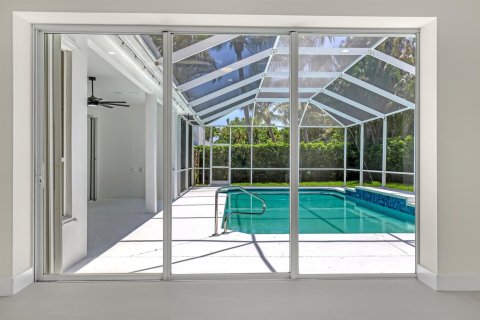 House in Jupiter, Florida 3 bedrooms, 250.84 sq.m. № 2243670 - photo 18