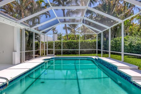 House in Jupiter, Florida 3 bedrooms, 250.84 sq.m. № 2243670 - photo 22