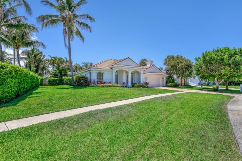 House in Jupiter, Florida 3 bedrooms, 250.84 sq.m. № 2243670 - photo 2