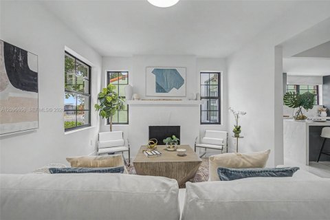 House in Coral Gables, Florida 3 bedrooms, 162.11 sq.m. № 2399935 - photo 10
