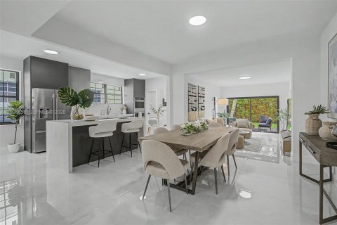 House in Coral Gables, Florida 3 bedrooms, 162.11 sq.m. № 2399935 - photo 4