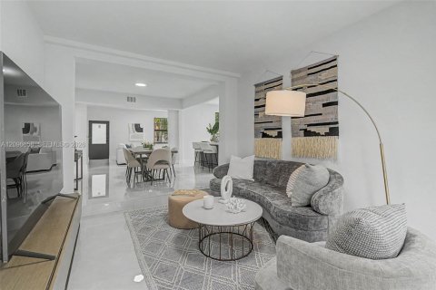 House in Coral Gables, Florida 3 bedrooms, 162.11 sq.m. № 2399935 - photo 11