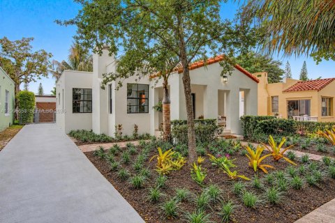 House in Coral Gables, Florida 3 bedrooms, 162.11 sq.m. № 2399935